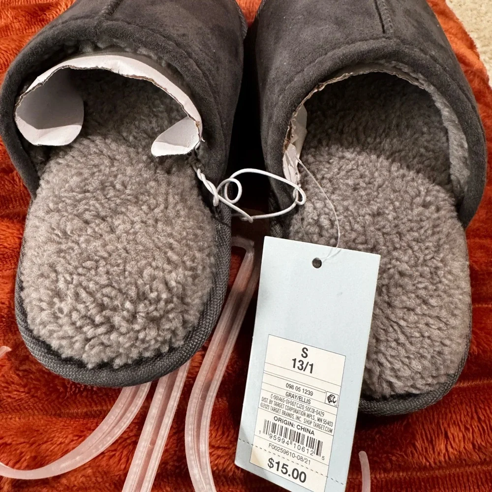 Cat & Jack Children’s Charcoal Slippers